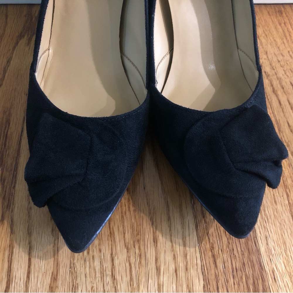 Naturalizer Black Pointed Toe Heels with Knot Detail - Picture 8 of 8